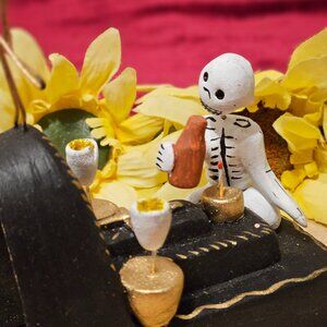 VINTAGE OAXACAN GRAVESIDE MUERTOS SKELETON WIRE AND CLAY SCULPTURE